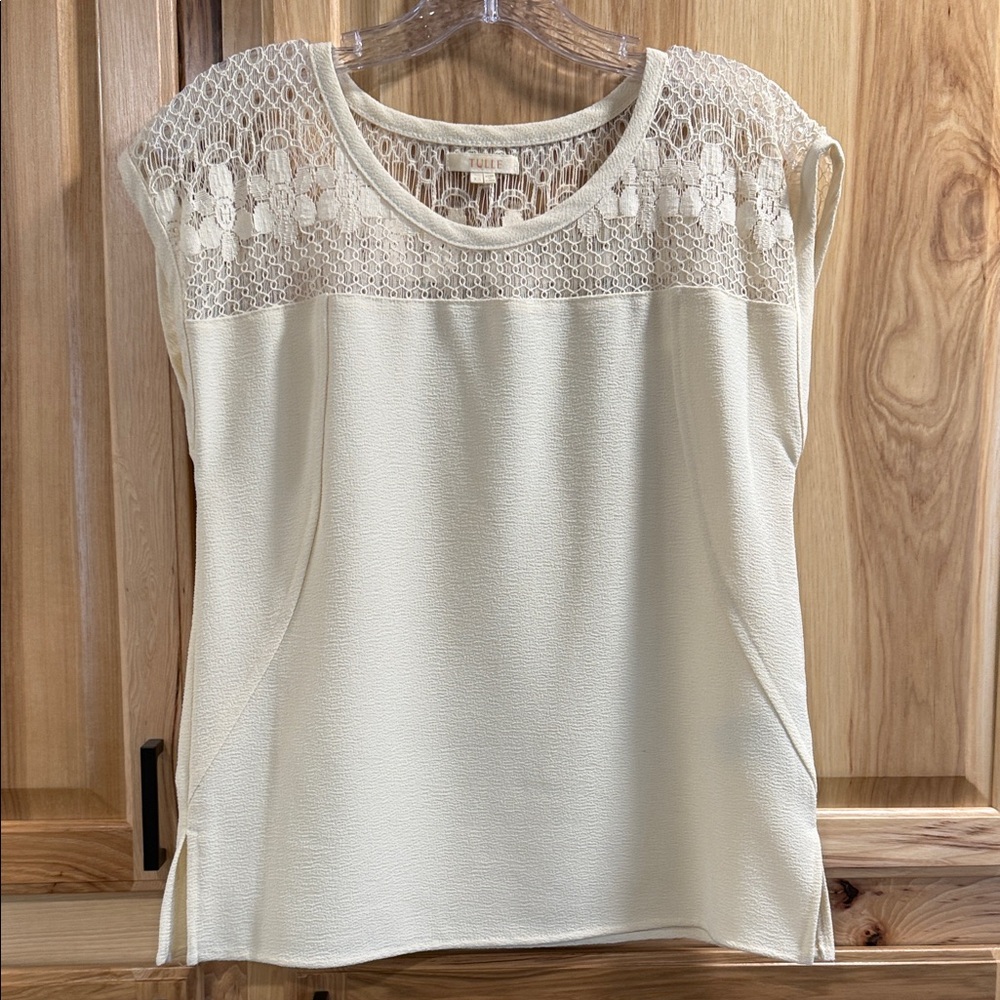 Tulle by Anthropologie Cream Lace Yoke Cap Sleeve Career Wear Blouse Top Sz XS